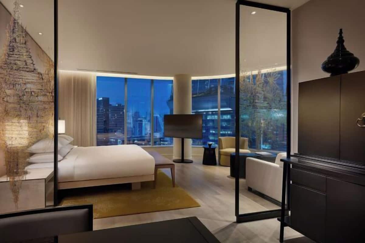 1 bedroom, premium bedding, minibar, in-room safe
