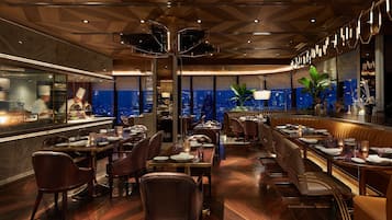 3 restaurants, breakfast served