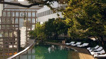 Outdoor pool, free pool cabanas, pool umbrellas