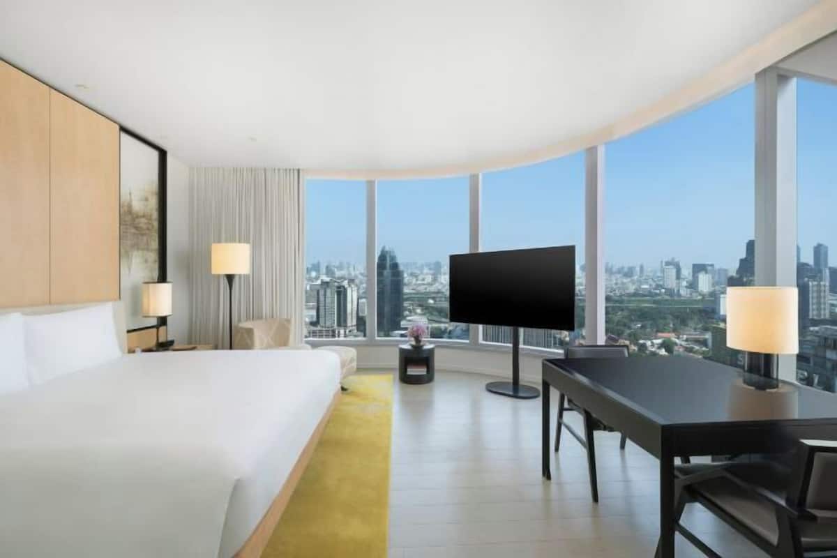 1 bedroom, premium bedding, minibar, in-room safe