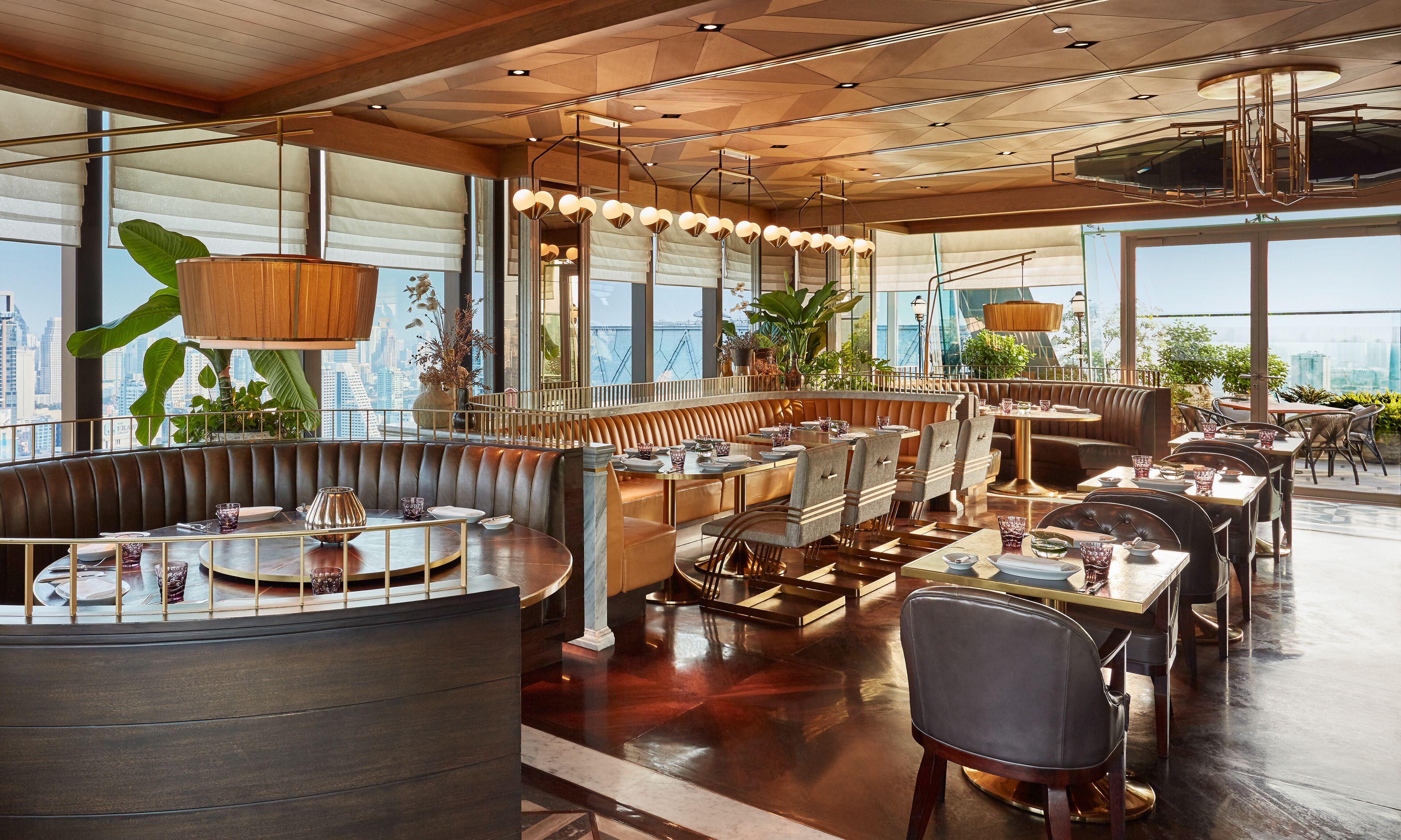 3 restaurants, breakfast served