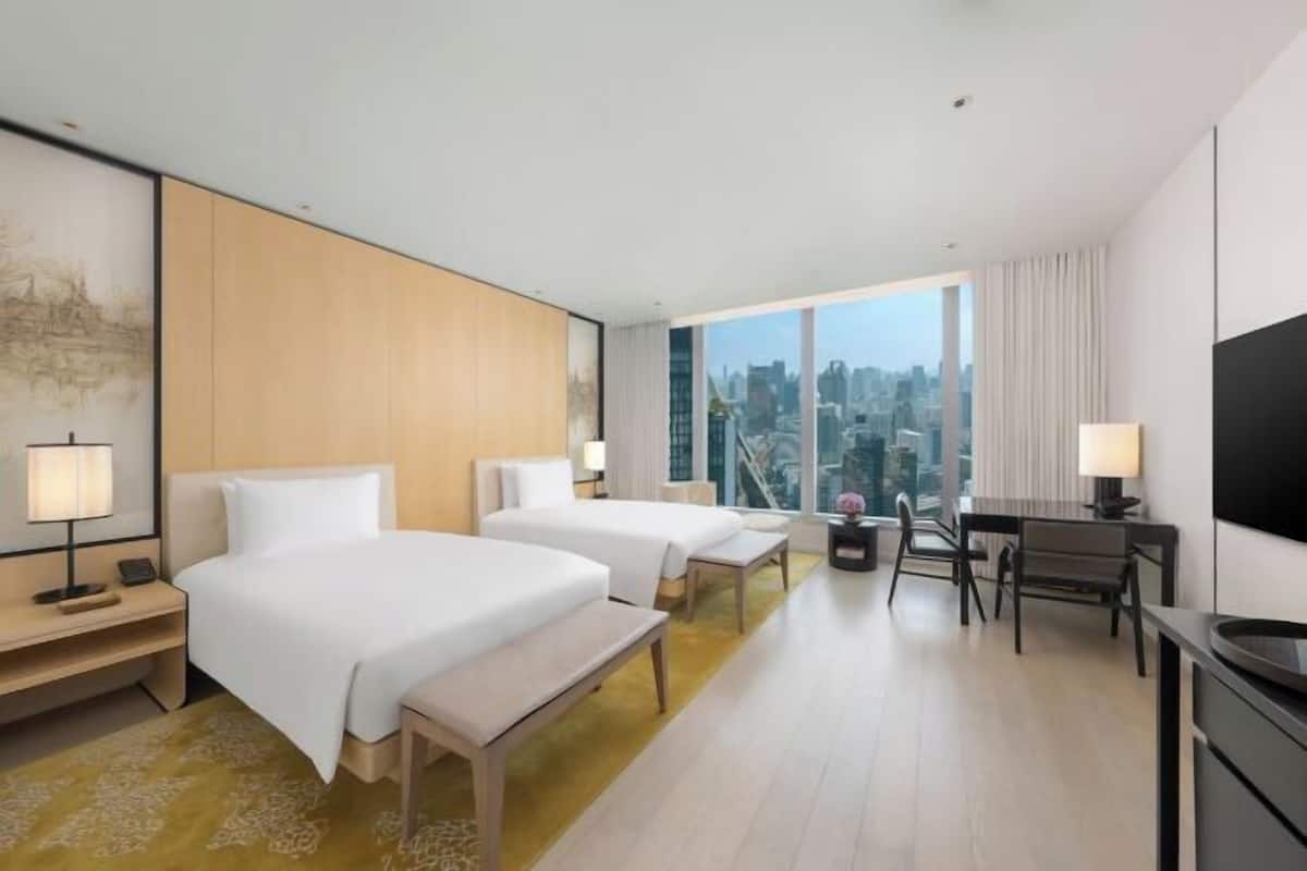 1 bedroom, premium bedding, minibar, in-room safe