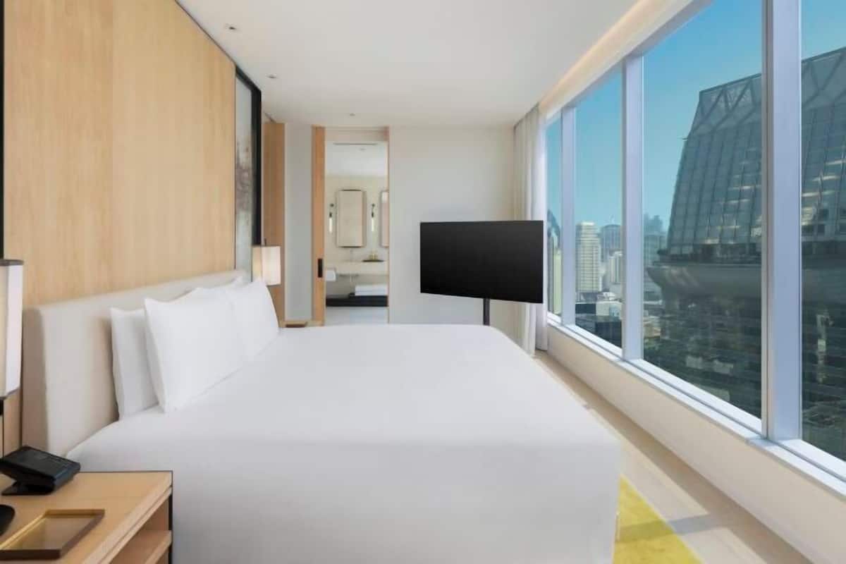 1 bedroom, premium bedding, minibar, in-room safe
