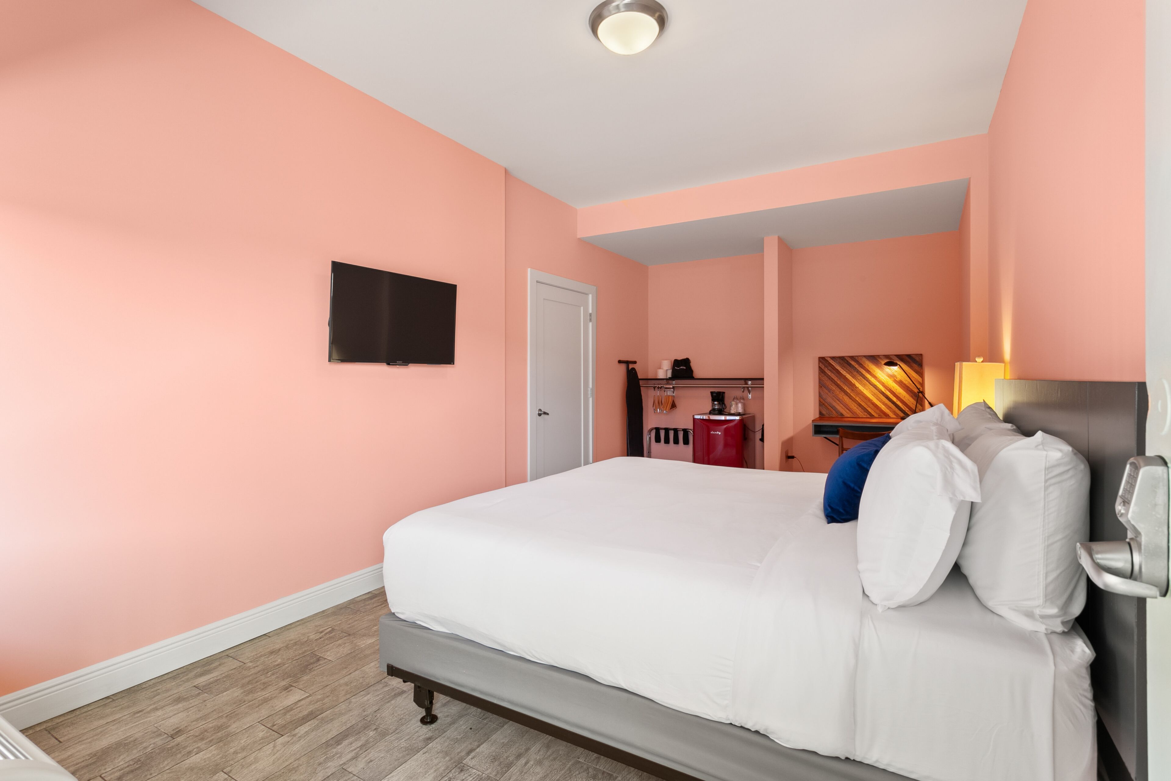 accessible king room, ground floor | premium bedding, pillow-top beds, desk, laptop workspace