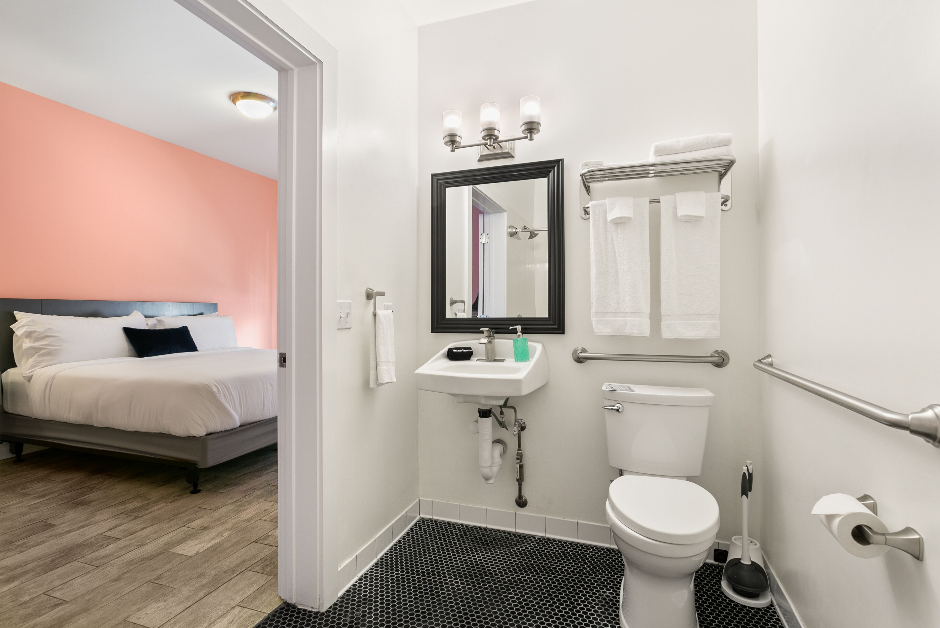 accessible king room, ground floor | bathroom | free toiletries, hair dryer, towels, soap