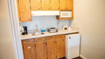 Traditional Room, 1 King Bed, Kitchenette