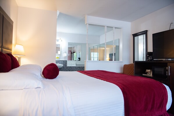 Traditional Room, 1 King Bed, Non Smoking, Jetted Tub