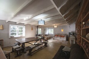 Lobby sitting area - Hostal La Nuez (Pucón)