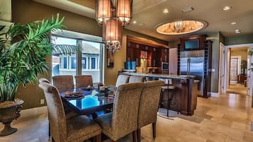 Casa, 4 habitaciones, vista al océano, frente al mar | Restaurantes