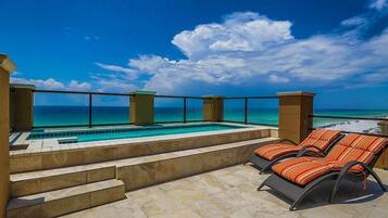 Casa, 4 habitaciones, vista al océano, frente al mar | Alberca al aire libre