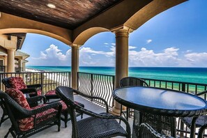 Casa, 4 habitaciones, vista al océano, frente al mar | Balcón