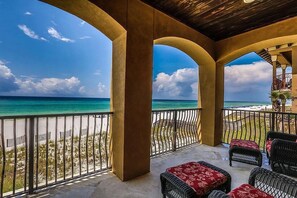 Casa, 4 habitaciones, vista al océano, frente al mar | Vista del balcón