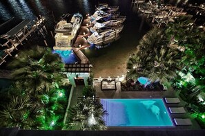 Talo, 3 makuuhuonetta, veden päällä | Ulkouima-allas