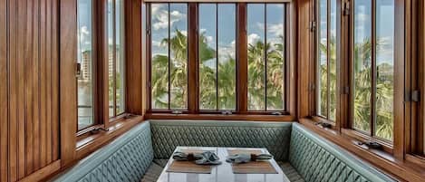 House, 3 Bedrooms, Overwater | Restaurant