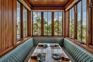 Talo, 3 makuuhuonetta, veden päällä | Ravintola