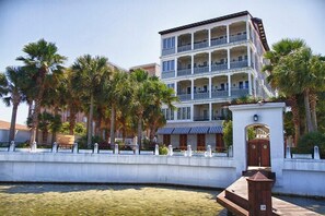 Casa, 3 habitaciones, sobre el agua | Vista frontal de la propiedad