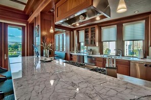 Maison, 3 chambres, sur l'eau | Cuisine privée