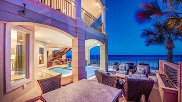 Casa, 6 habitaciones, vista al océano, frente al mar | Alberca al aire libre