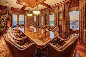 House, 6 Bedrooms, Ocean View, Beachfront | Executive lounge
