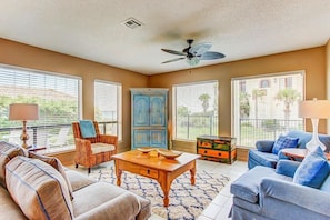 House, 3 Bedrooms, Ocean View, Beachfront | Living area