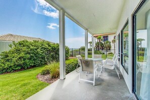 Huis, 3 slaapkamers, uitzicht op oceaan, aan het strand | Terras