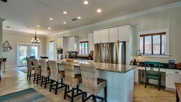 独立别墅, 6 间卧室, 临海 | 私人厨房 | 冰箱、微波炉、茶具/咖啡用具