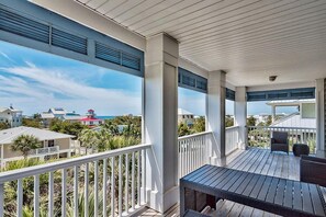 บ้านพัก, 6 ห้องนอน, หันหน้าสู่ทะเล | ระเบียง