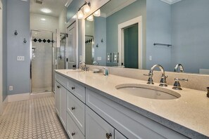 Casa, 6 habitaciones, frente al mar | Baño