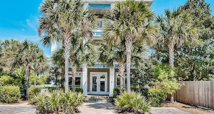 Peaceful Pelican 6 Bedroom Holiday Home by Five Star Properties