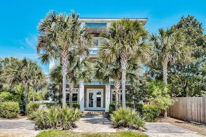 Peaceful Pelican 6 Bedroom Holiday Home by Five Star Properties