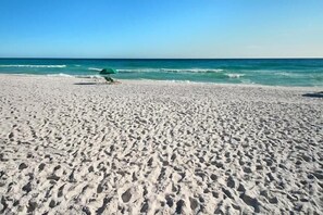 Beach - PELICAN BEACH 1216 2 Bedroom Holiday Home by Five Star Properties (Destin)