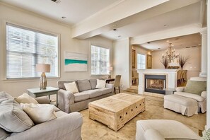 House, 6 Bedrooms, Ocean View, Beachfront | Living area