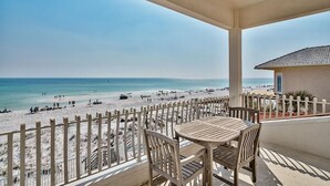 A balcony with a view of a beach and ocean. - Redefining Beach Time 7 Bedroom Holiday Home by Five Star Properties (Destin)