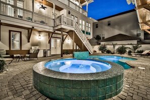 Hus, 6 soverom, sjøvendt | Utendørs boblebad