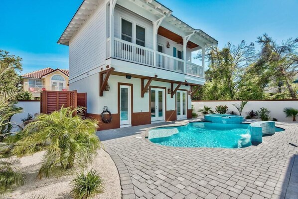 House, 6 Bedrooms, Sea Facing | Outdoor pool