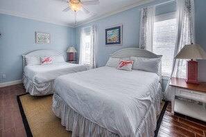 House, 6 Bedrooms, Ocean View, Beachfront - Sandtrap by the Sea 6 Bedroom Holiday Home by Five Star Properties (Miramar Beach)