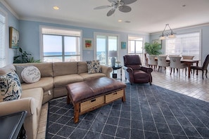 House, 6 Bedrooms, Ocean View, Beachfront | Living area