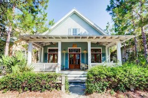 Front of property - Sandy Bottoms 4 Bedroom Holiday Home by Five Star Properties (Santa Rosa Beach)