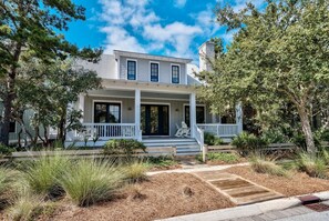 Front of property - Sandy Pause 6 Bedroom Holiday Home by Five Star Properties (Santa Rosa Beach)