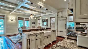 House, 6 Bedrooms, Sea Facing | Private kitchen | Fridge, microwave, coffee/tea maker