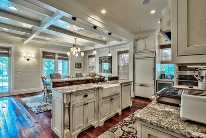 Sandy Pause 6 Bedroom Holiday Home by Five Star Properties