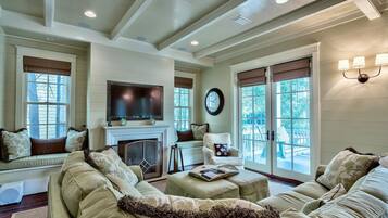 House, 6 Bedrooms, Sea Facing | Living area