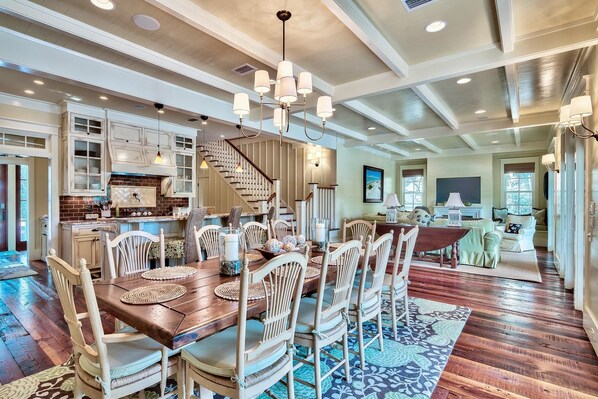 House, 6 Bedrooms, Sea Facing | In-room dining