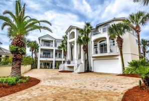 House, 6 Bedrooms, Ocean View, Sea Facing | Front of property