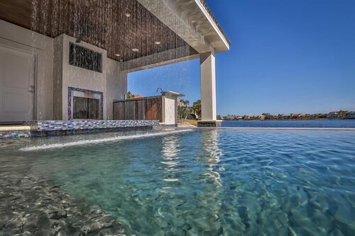 Sea E O 11 Bedroom Holiday Home by Five Star Properties