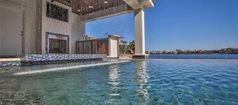 Sea E O 11 Bedroom Holiday Home by Five Star Properties