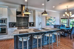 Maison, 6 chambres, vue océan, vue mer | Cuisine privée