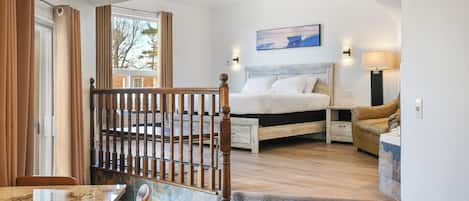 Rom – deluxe, 1 kingsize-seng, massasjebadekar | Wi-fi (inkludert) og sengetøy