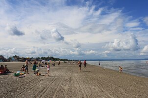 Una playa cerca