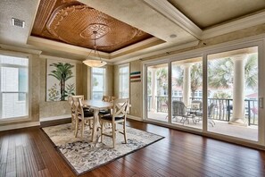 House, 6 Bedrooms, Ocean View, Sea Facing | In-room dining